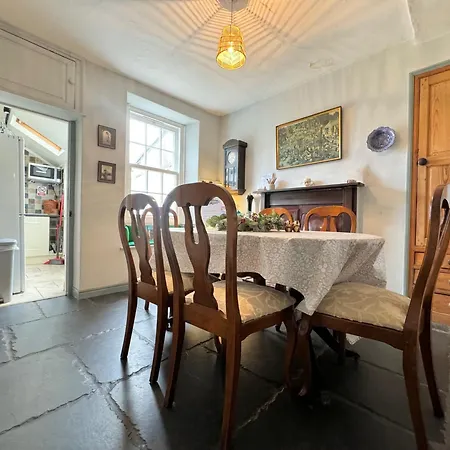 The Old Locksmith 3 - Bed Sleeps 6 Holiday home Ulverston