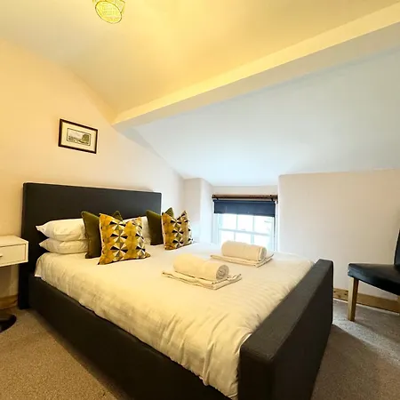 The Old Locksmith 3 - Bed Sleeps 6 * Ulverston